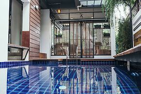 33 Poshtel