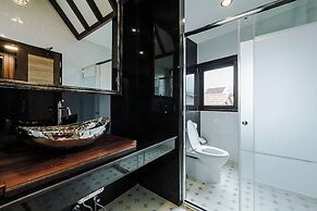 33 Poshtel