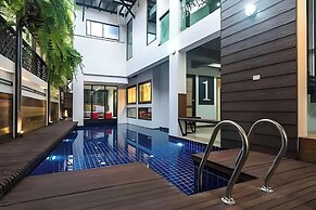 33 Poshtel