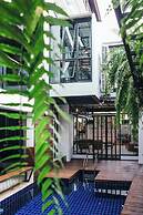 33 Poshtel