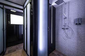 33 Poshtel