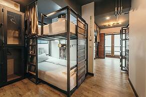 33 Poshtel