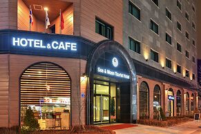 Sea & Moon Tourist Hotel