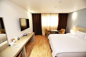 Sea & Moon Tourist Hotel