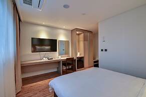 Sea & Moon Tourist Hotel