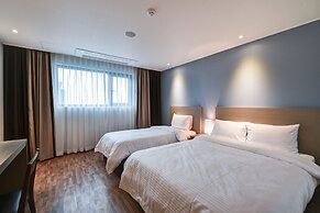 Sea & Moon Tourist Hotel