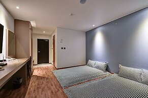 Sea & Moon Tourist Hotel