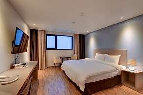 Sea & Moon Tourist Hotel