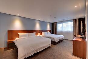 Sea & Moon Tourist Hotel