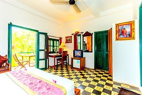 Golden Banana Residence