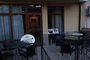 Roots Hotel & Wine Bar