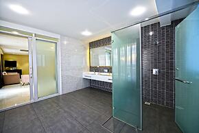 Protea Hotel by Marriott Kampala Skyz