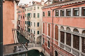 La Fenice Theatre Exclusive Flat