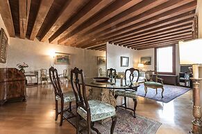 La Fenice Theatre Exclusive Flat