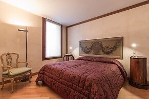 La Fenice Theatre Exclusive Flat