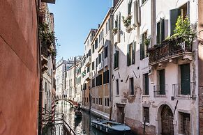 Rialto Bridge Venetian Style