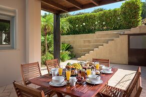 Quinn Hill Luxury Villa