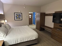 Holiday Inn Express & Suites Macon North