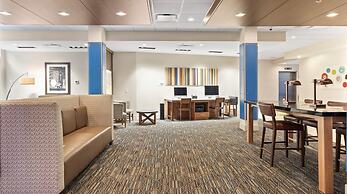 Holiday Inn Express & Suites Macon North
