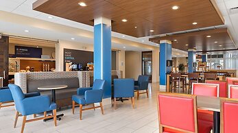 Holiday Inn Express & Suites Macon North