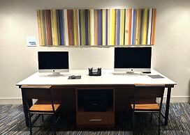 Holiday Inn Express & Suites Macon North