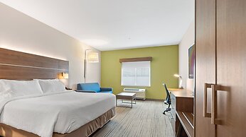 Holiday Inn Express & Suites Macon North