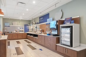 Holiday Inn Express & Suites Macon North