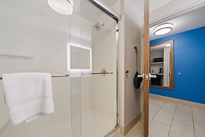 Holiday Inn Express & Suites Macon North