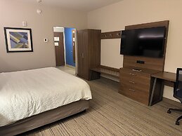 Holiday Inn Express & Suites Macon North