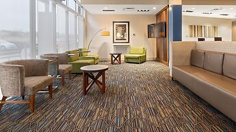 Holiday Inn Express & Suites Macon North