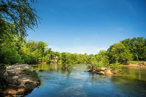 Holiday Inn Express & Suites Macon North