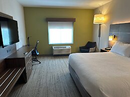 Holiday Inn Express & Suites Macon North