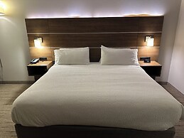 Holiday Inn Express & Suites Macon North