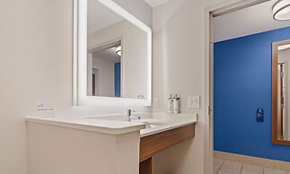 Holiday Inn Express & Suites Macon North