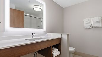 Holiday Inn Express & Suites Macon North