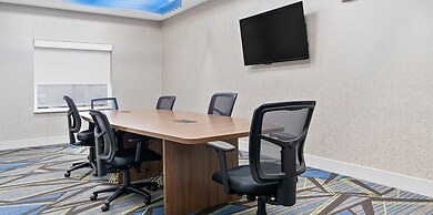 Holiday Inn Express & Suites Macon North