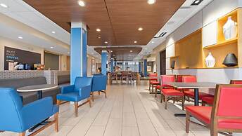 Holiday Inn Express & Suites Macon North