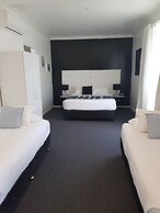 Town House Motor Inn