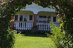 Colonial Residence