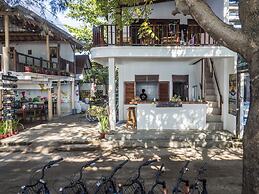 Gili Turtle Beach Resort