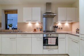 Custom House Square: Cathedral Quarter