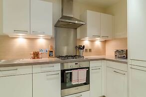 Custom House Square: Cathedral Quarter