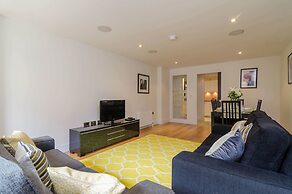 Custom House Square: Cathedral Quarter