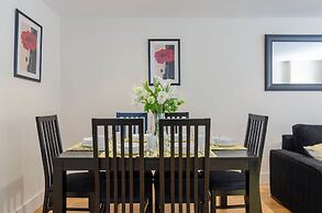 Custom House Square: Cathedral Quarter