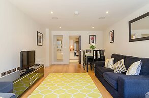 Custom House Square: Cathedral Quarter