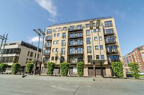 Custom House Square: Cathedral Quarter