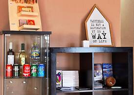 Endless Summer Hostel - Adults Only