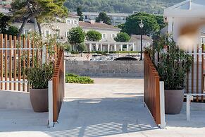 Lazure Hotel and Marina