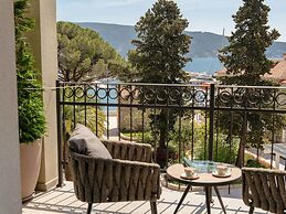 Lazure Hotel and Marina