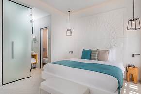 Lazure Hotel and Marina